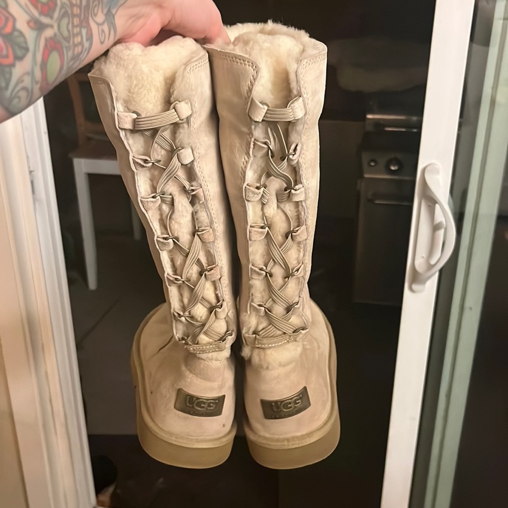 Ugg boot fuzzy like new